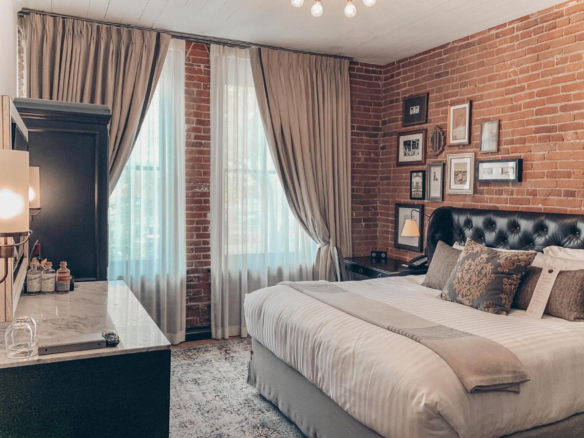 לה קרוס The Charmant Hotel מראה חיצוני תמונה