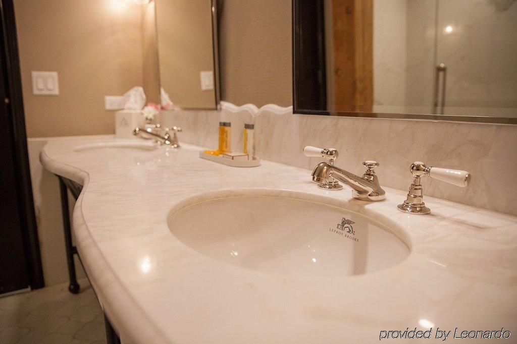 לה קרוס The Charmant Hotel מראה חיצוני תמונה